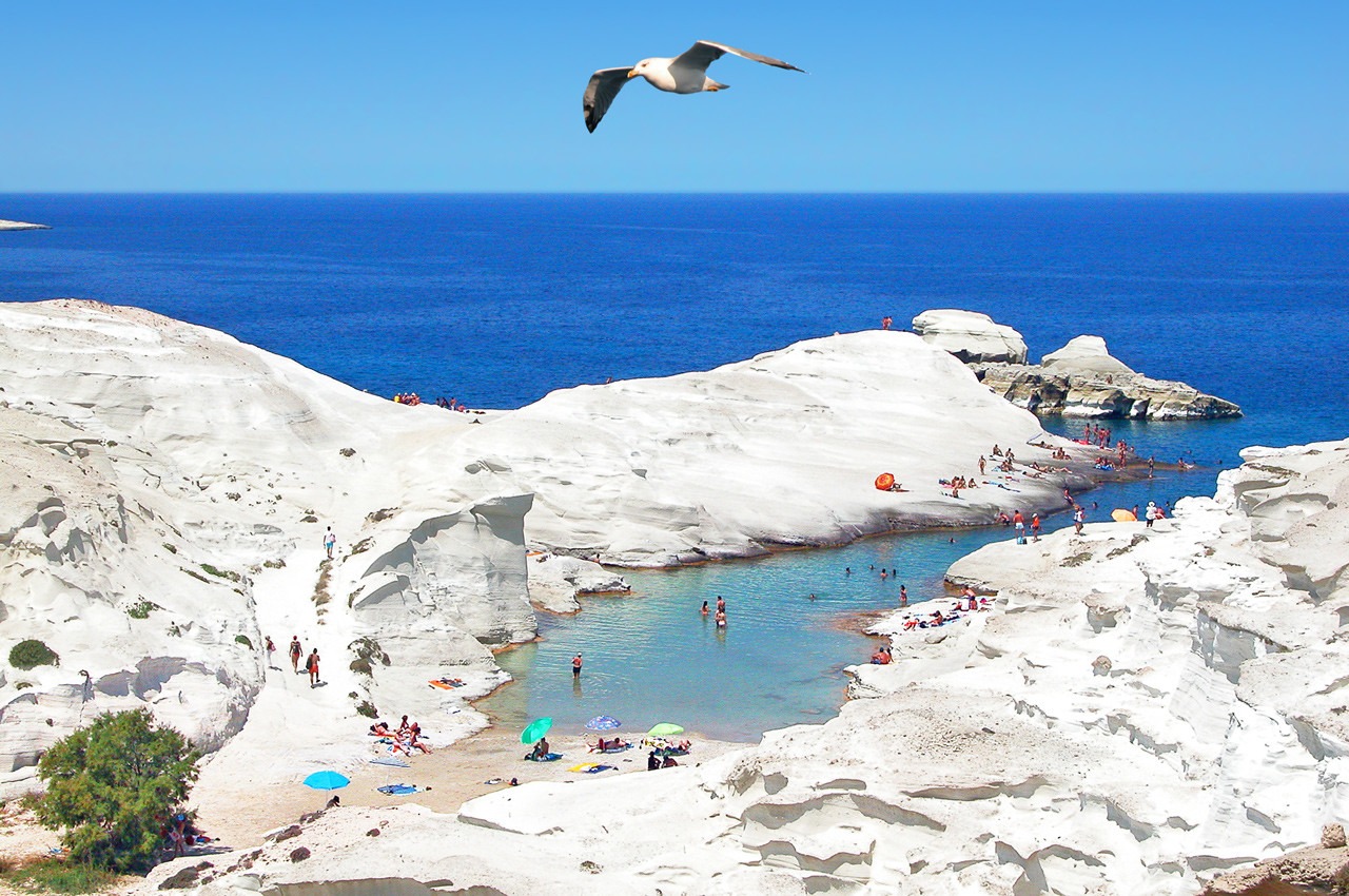 sarakiniko-beach